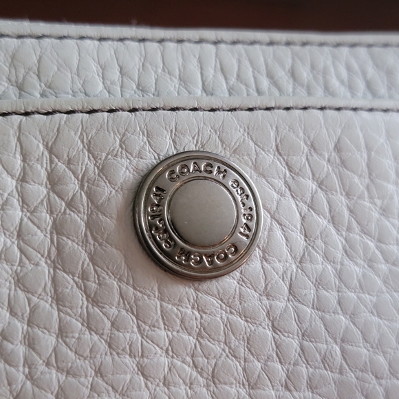 Coach White Pebbled Leather Wristlet Y2K Bag - Picture 4 of 14